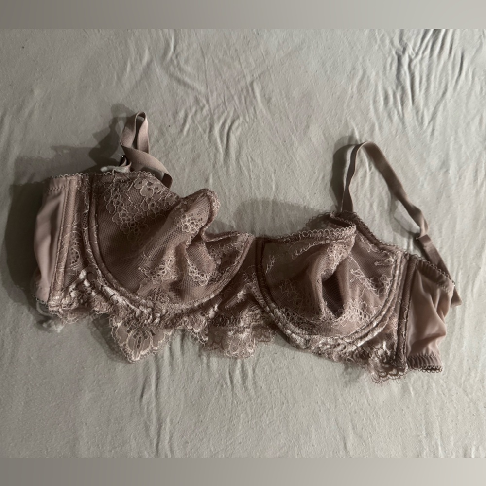 Victoria's Secret Mauve Lace Bra with Scalloped Edges